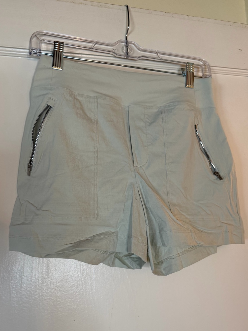 Athleta Mint Zip-Pocket High-Rise Athletic Shorts Casual Hike Run Workout Walk